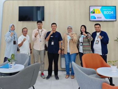 Foto bersama usai audiensi kerja di Kantor BPJS Ketenagakerjaan Cabang Pangkalpinang pada Jumat, 13 Desember 2024. Sumber foto: Ombudsman Babel.