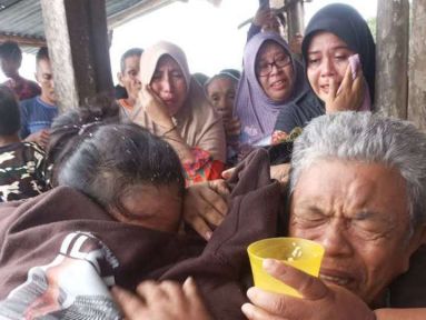 Pencarian terhadap nelayan asal Pulau Tujuh yang hilang kontak berhasil membuahkan hasil. Korban ditemukan dalam keadaan selamat oleh nelayan lain, terapung di sekitar Pantai Penganak, menggunakan tutup box fiber sebagai pelampung.